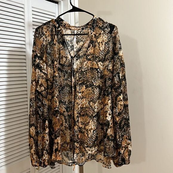 Out for the night snake top - Picture 3 of 7